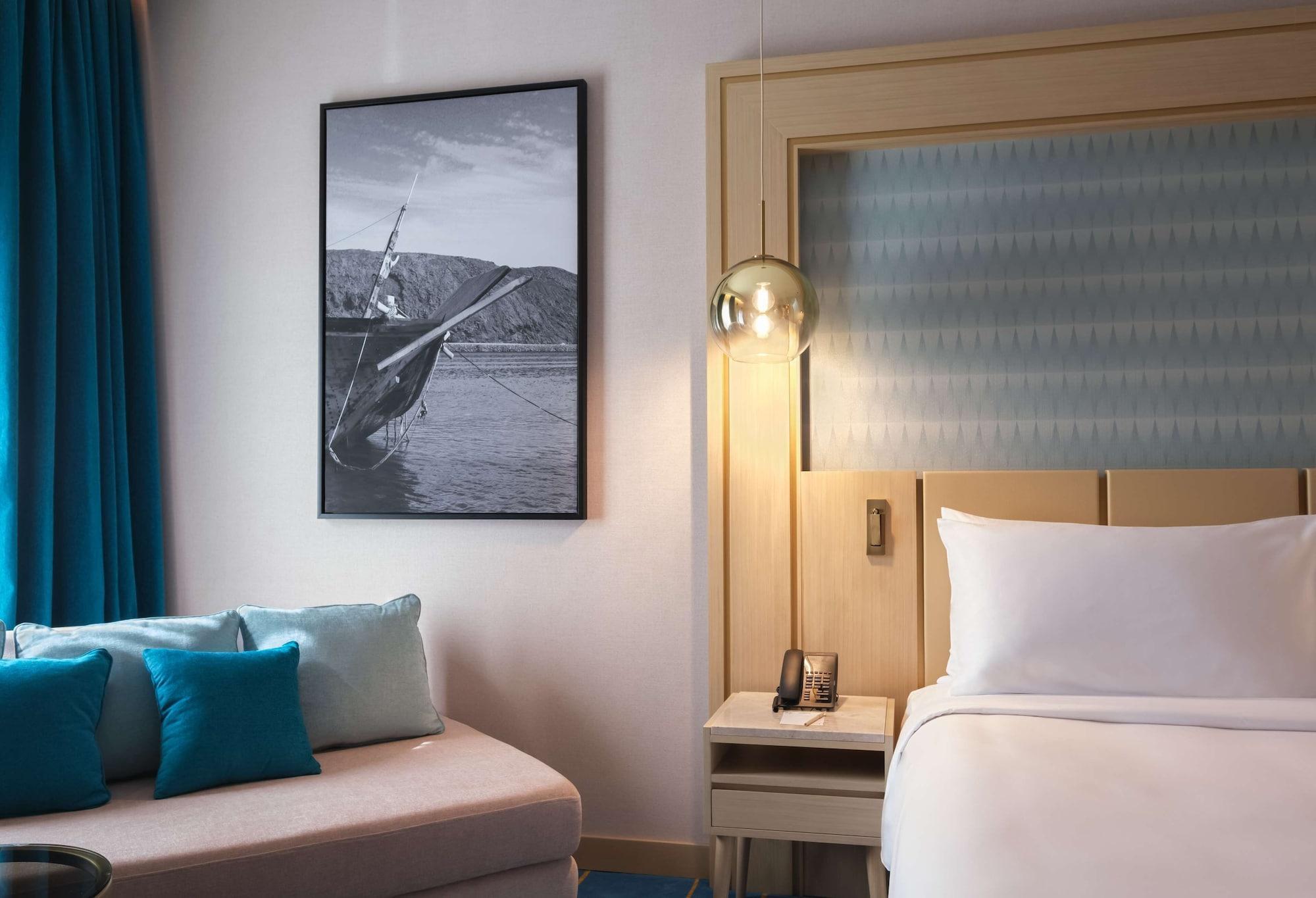 Maani Muscat Hotel & Suites Bagian luar foto