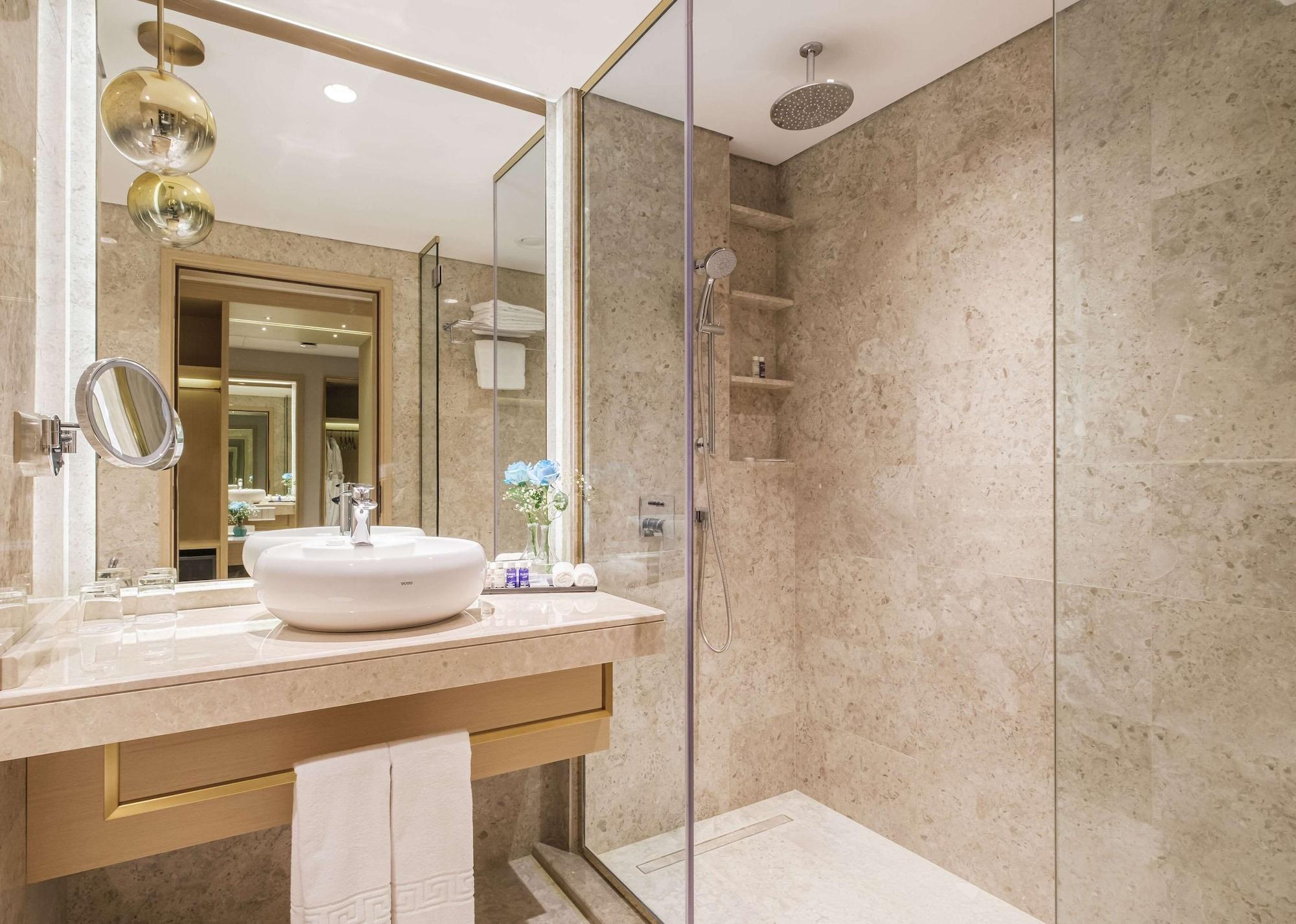 Maani Muscat Hotel & Suites Bagian luar foto