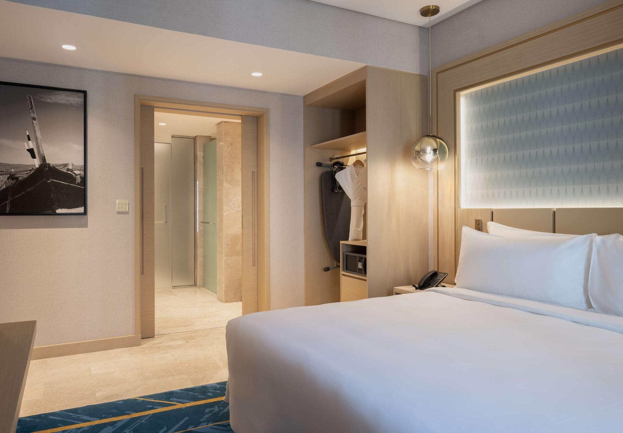 Maani Muscat Hotel & Suites Bagian luar foto