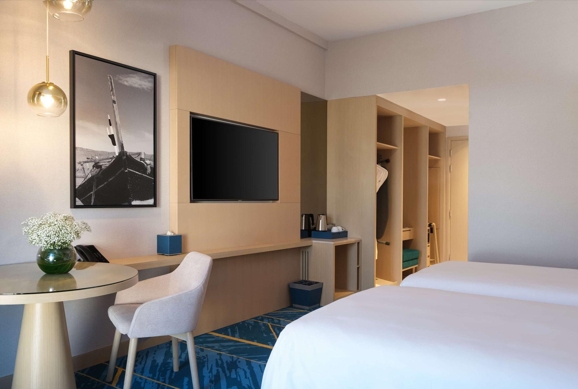 Maani Muscat Hotel & Suites Bagian luar foto