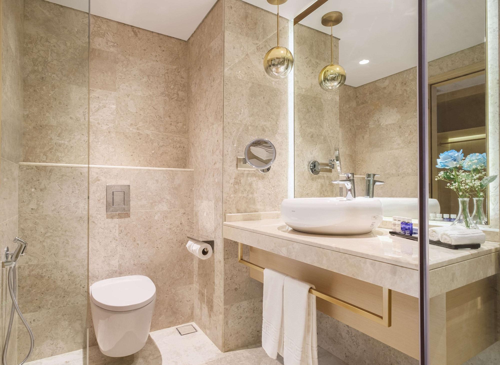 Maani Muscat Hotel & Suites Bagian luar foto