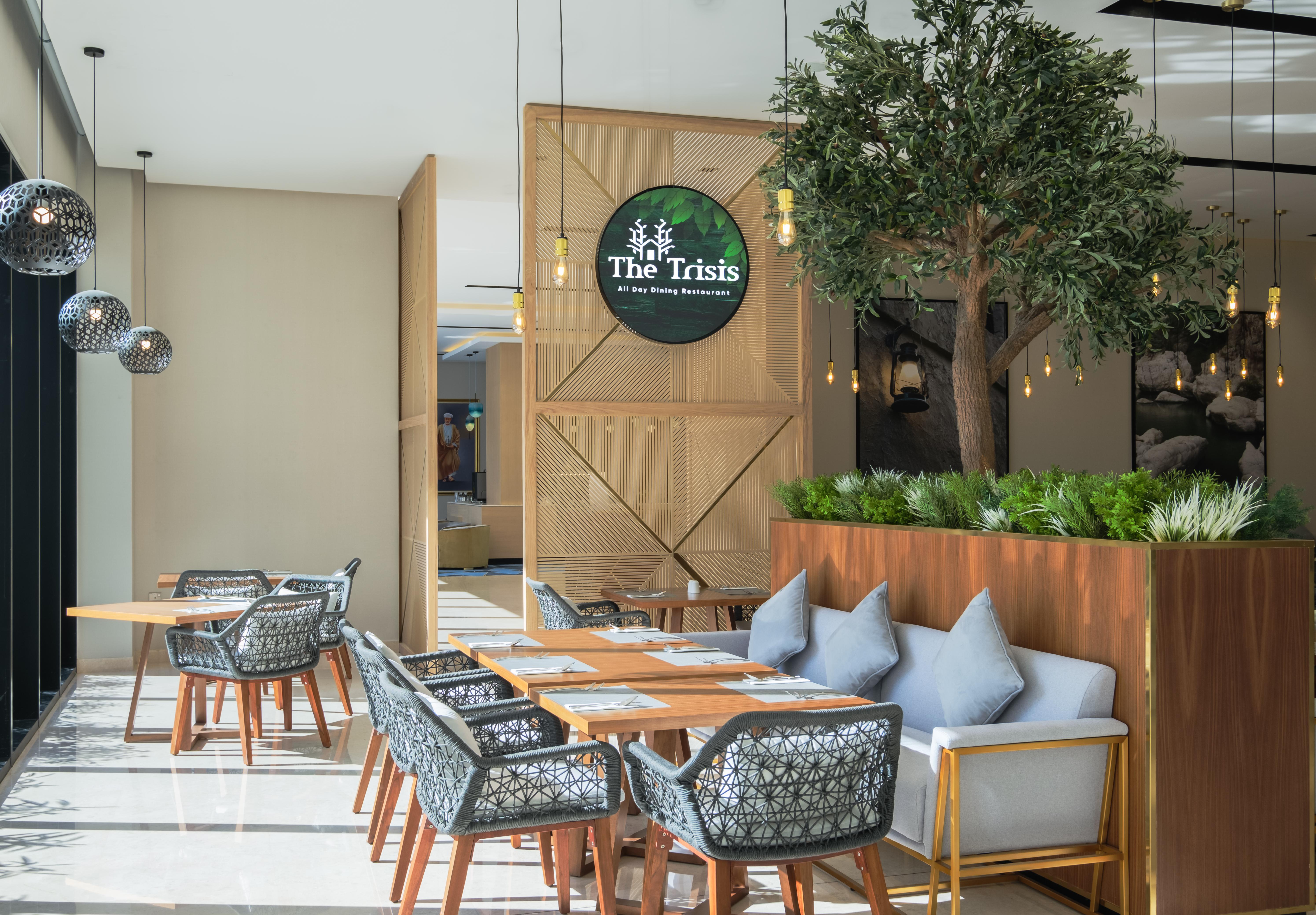 Maani Muscat Hotel & Suites Bagian luar foto
