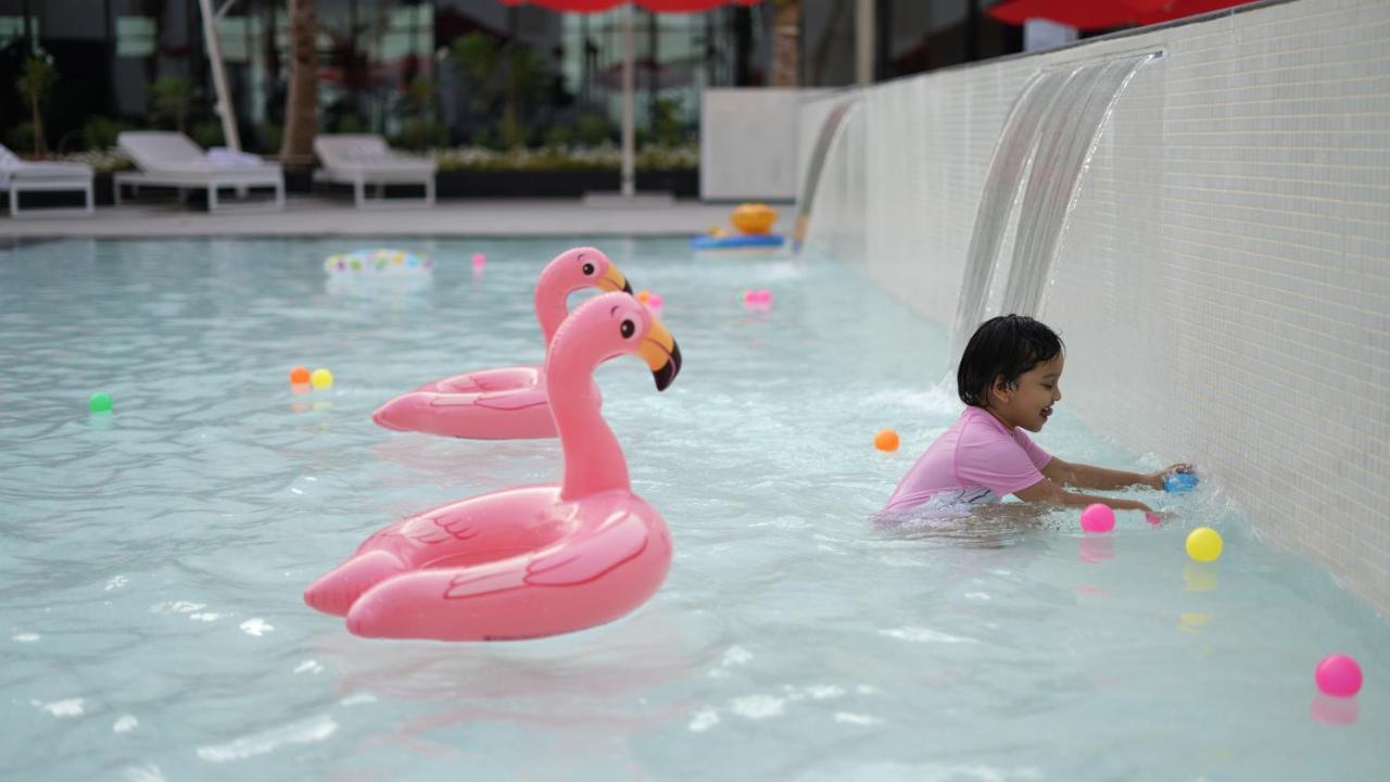 Maani Muscat Hotel & Suites Bagian luar foto