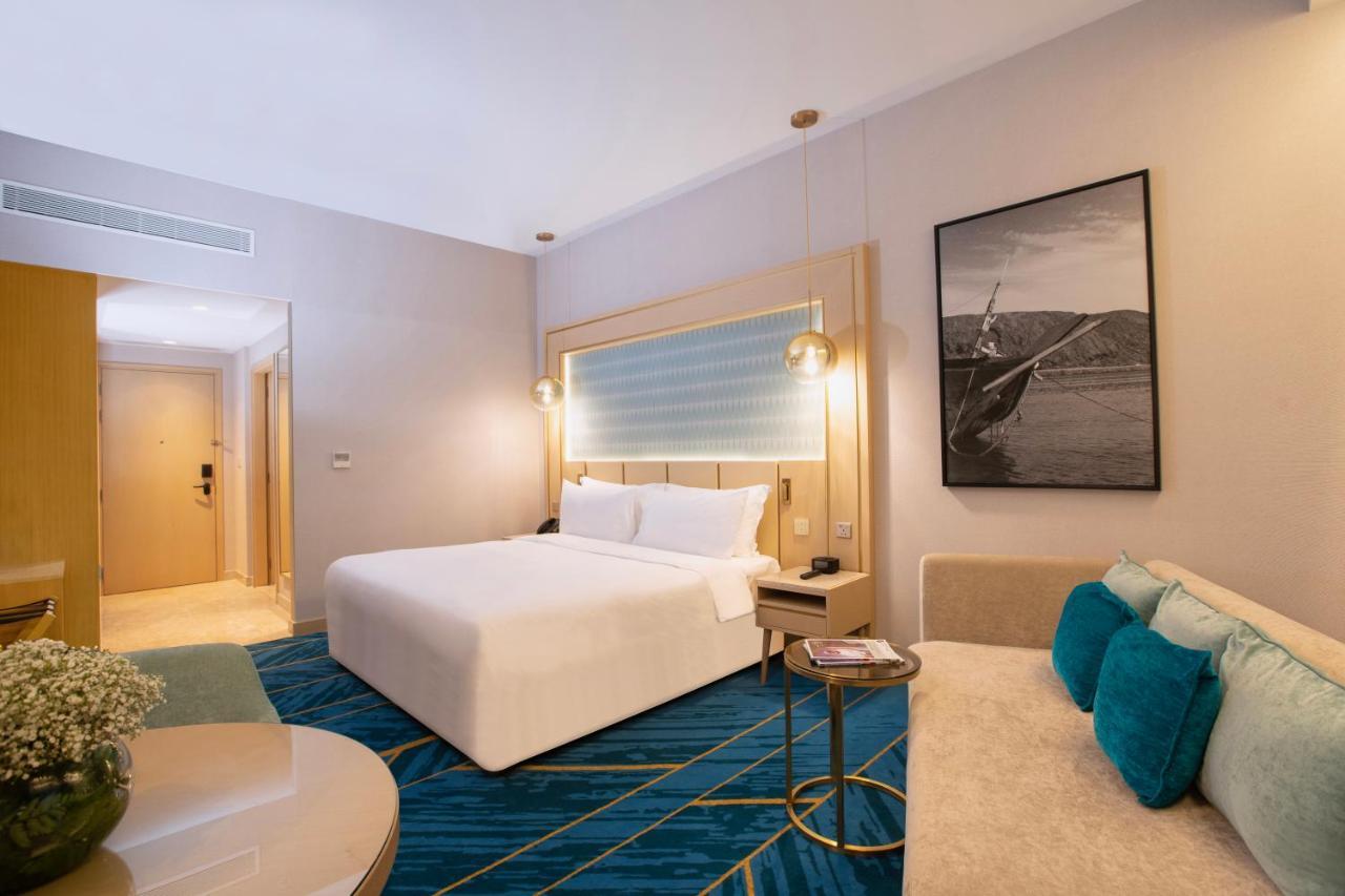 Maani Muscat Hotel & Suites Bagian luar foto