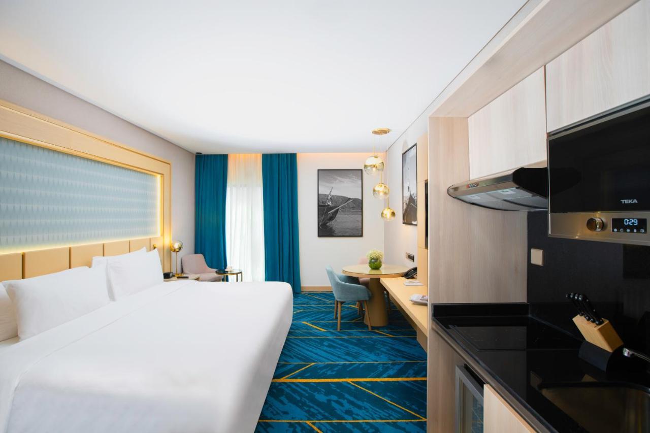Maani Muscat Hotel & Suites Bagian luar foto