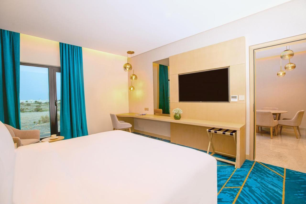 Maani Muscat Hotel & Suites Bagian luar foto