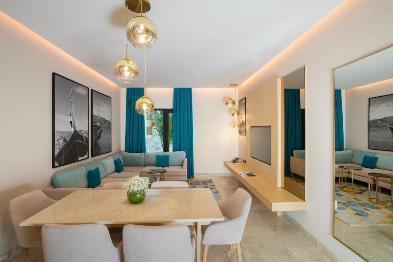 Maani Muscat Hotel & Suites Bagian luar foto
