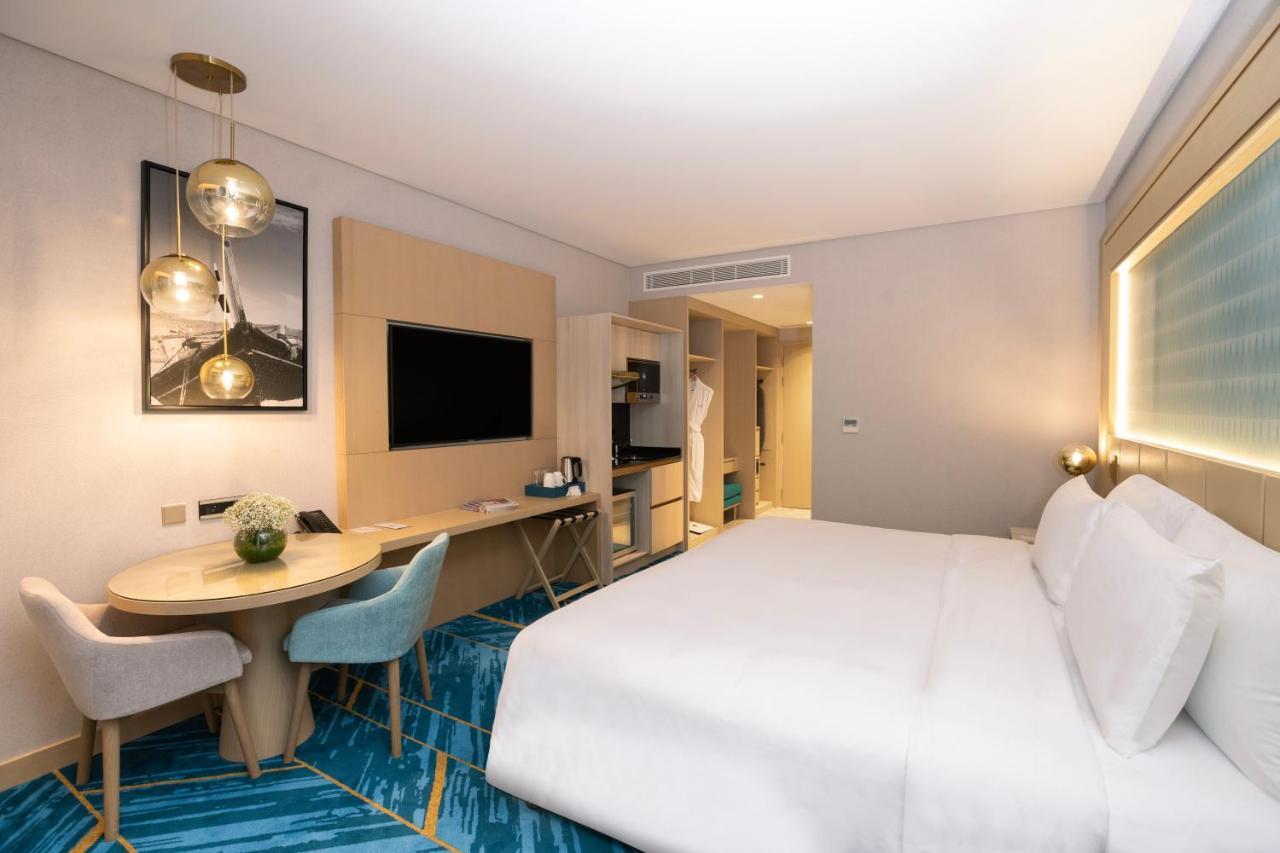 Maani Muscat Hotel & Suites Bagian luar foto