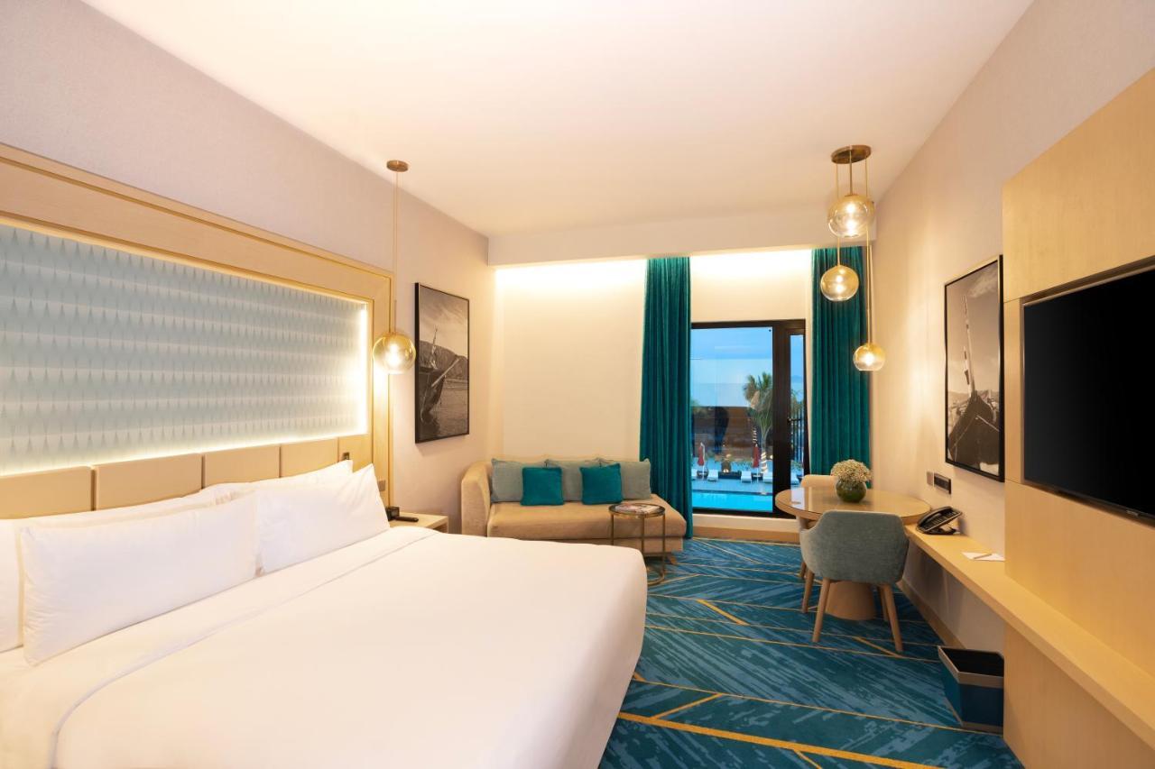 Maani Muscat Hotel & Suites Bagian luar foto