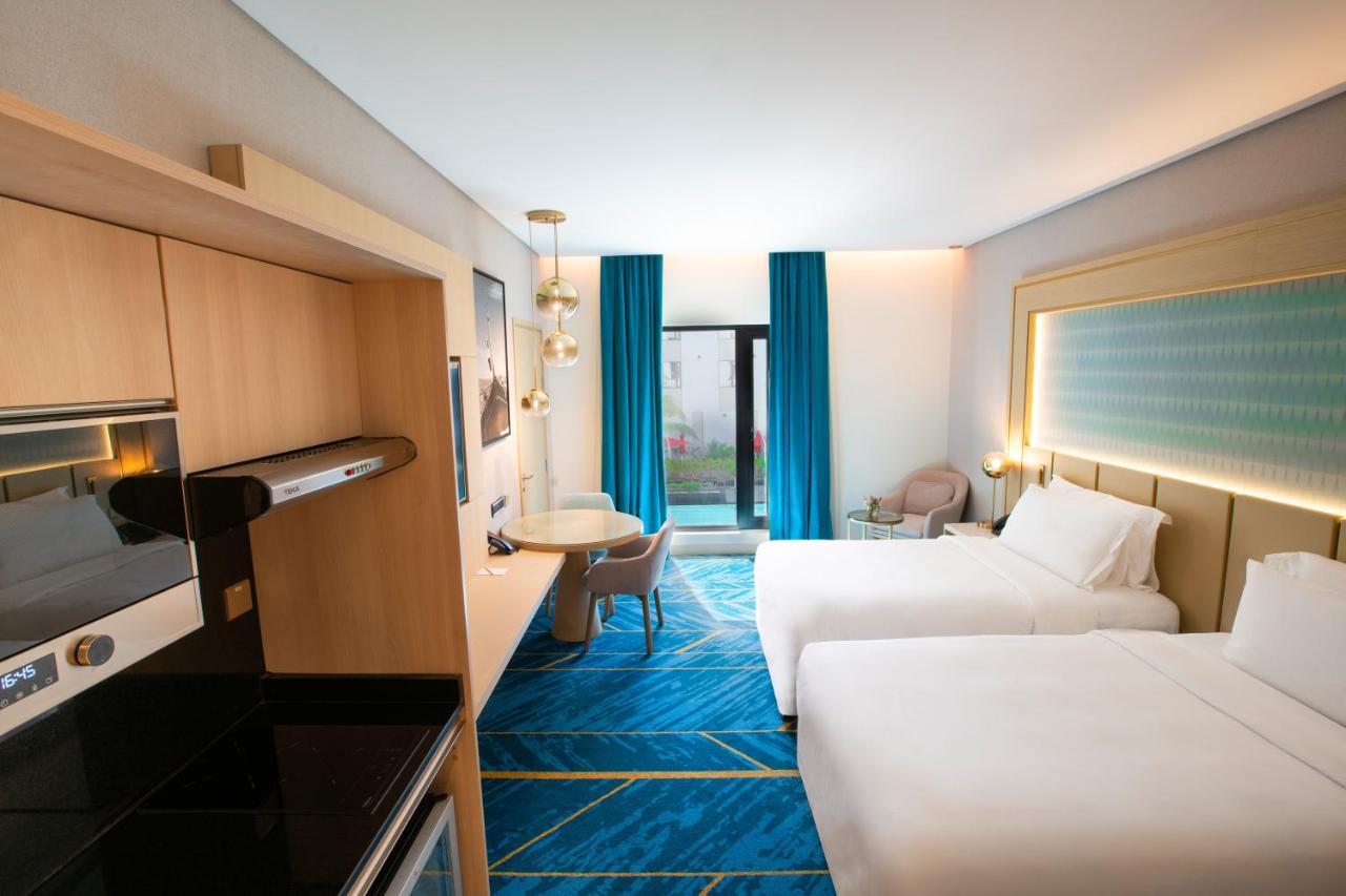 Maani Muscat Hotel & Suites Bagian luar foto